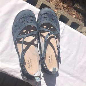 Jambi sport shoe size 7.5